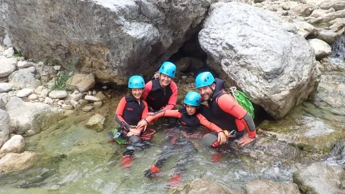 CANYONING